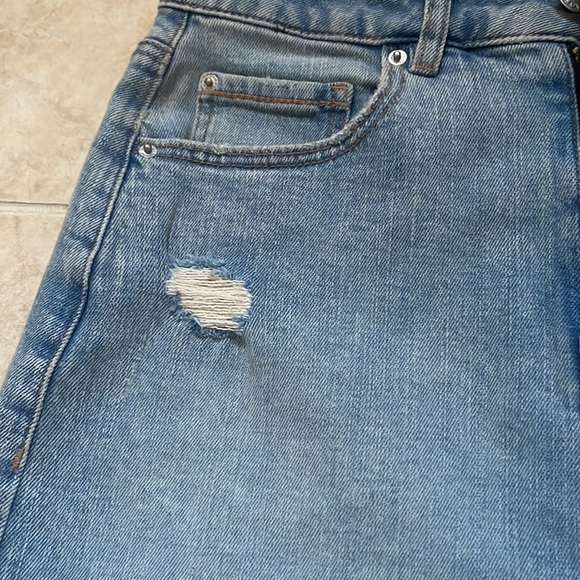 Brand new jean skirt. Brand: Garage. Size :XS Never wear before. - Picture 4 of 7